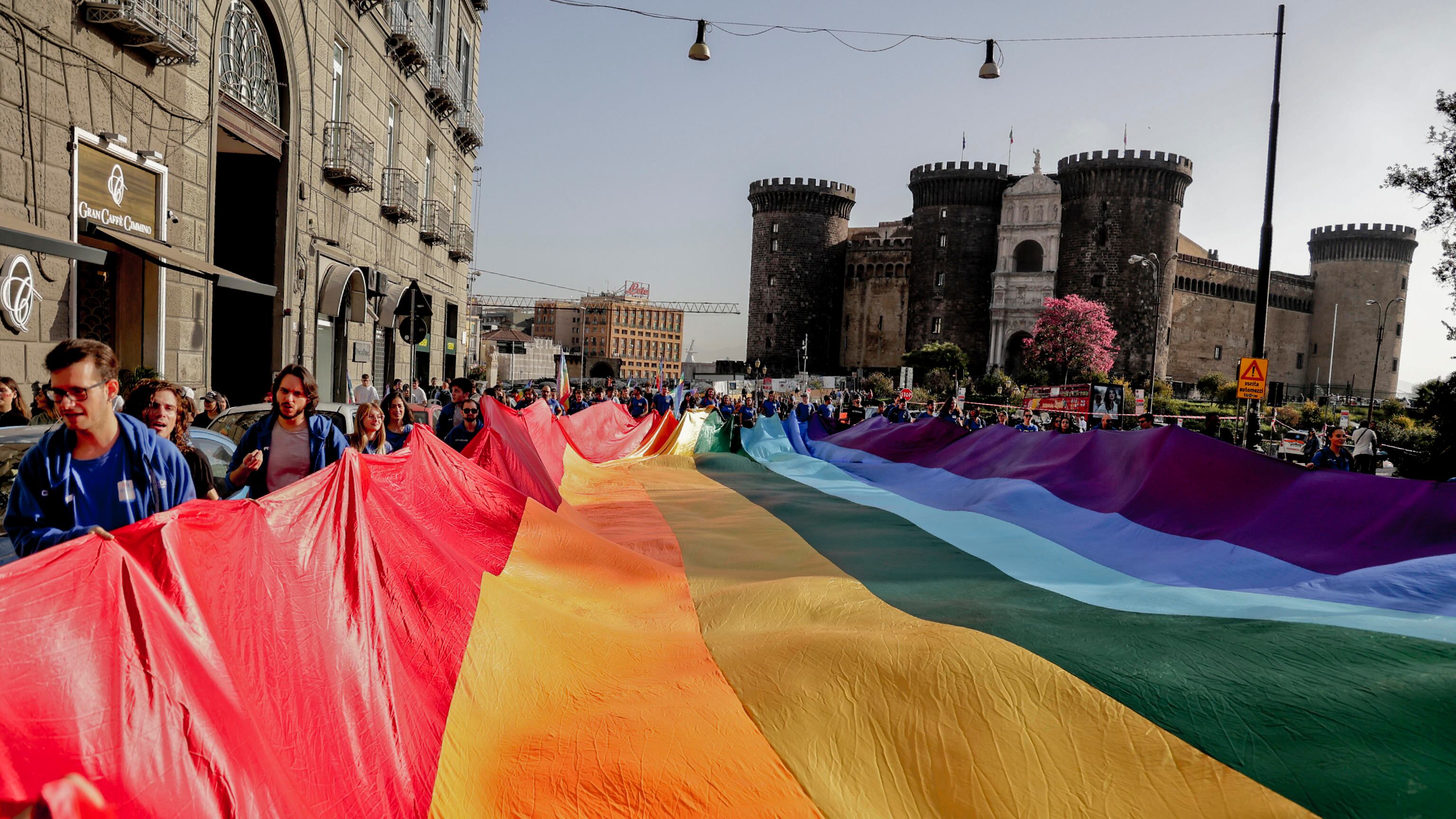 "Autobus pagati dai Comuni". La sinistra mette il cappello sulla sfilata pacifinta
