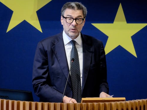Bruxelles promuove la manovra: "Bene gli sforzi sul deficit"