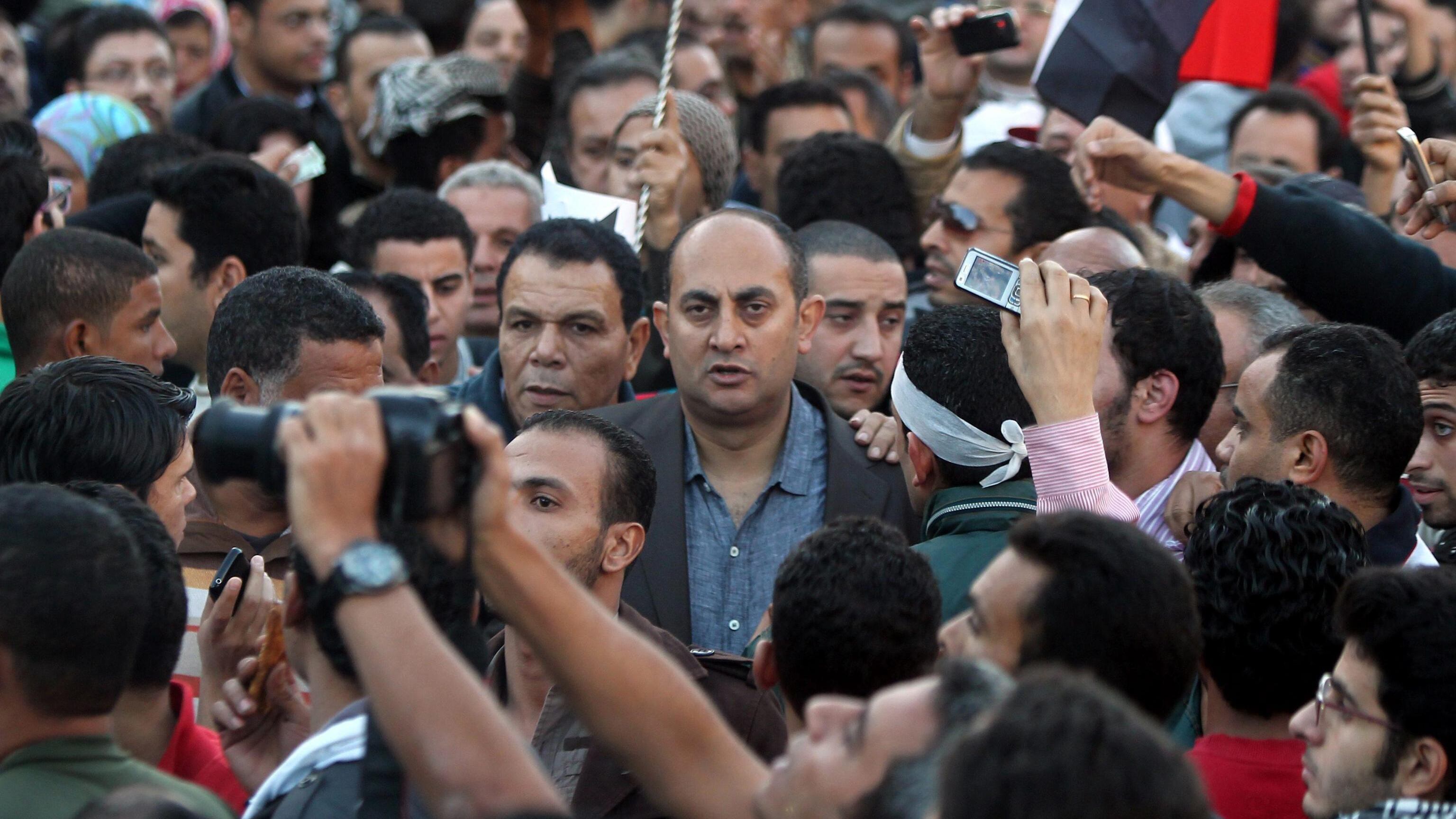 Morsi pronto alla marcia indietro: via il decreto che ampliava i poteri