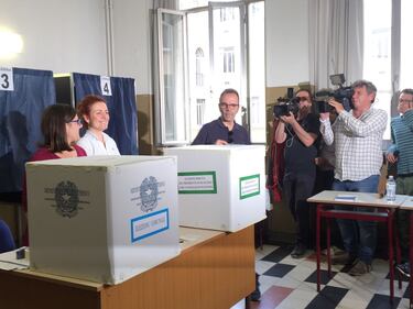 Da Berlusconi a Parisi: i big votano a Milano 4