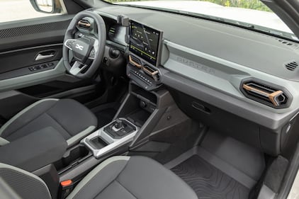 Dacia Duster 2024: guarda la gallery del nuovo SUV, anche ibrido o GPL 13