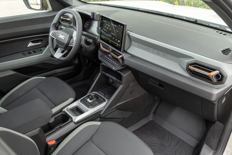 Dacia Duster 2024: guarda la gallery del nuovo SUV, anche ibrido o GPL 13