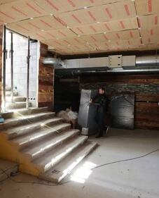 I lavori di ristrutturazione de Le Costellation. Scala per l'uscita ridotta al minimo 8