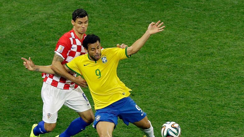 Compagni contro: Hernanes e Kovacic è lite sul penalty al Brasile