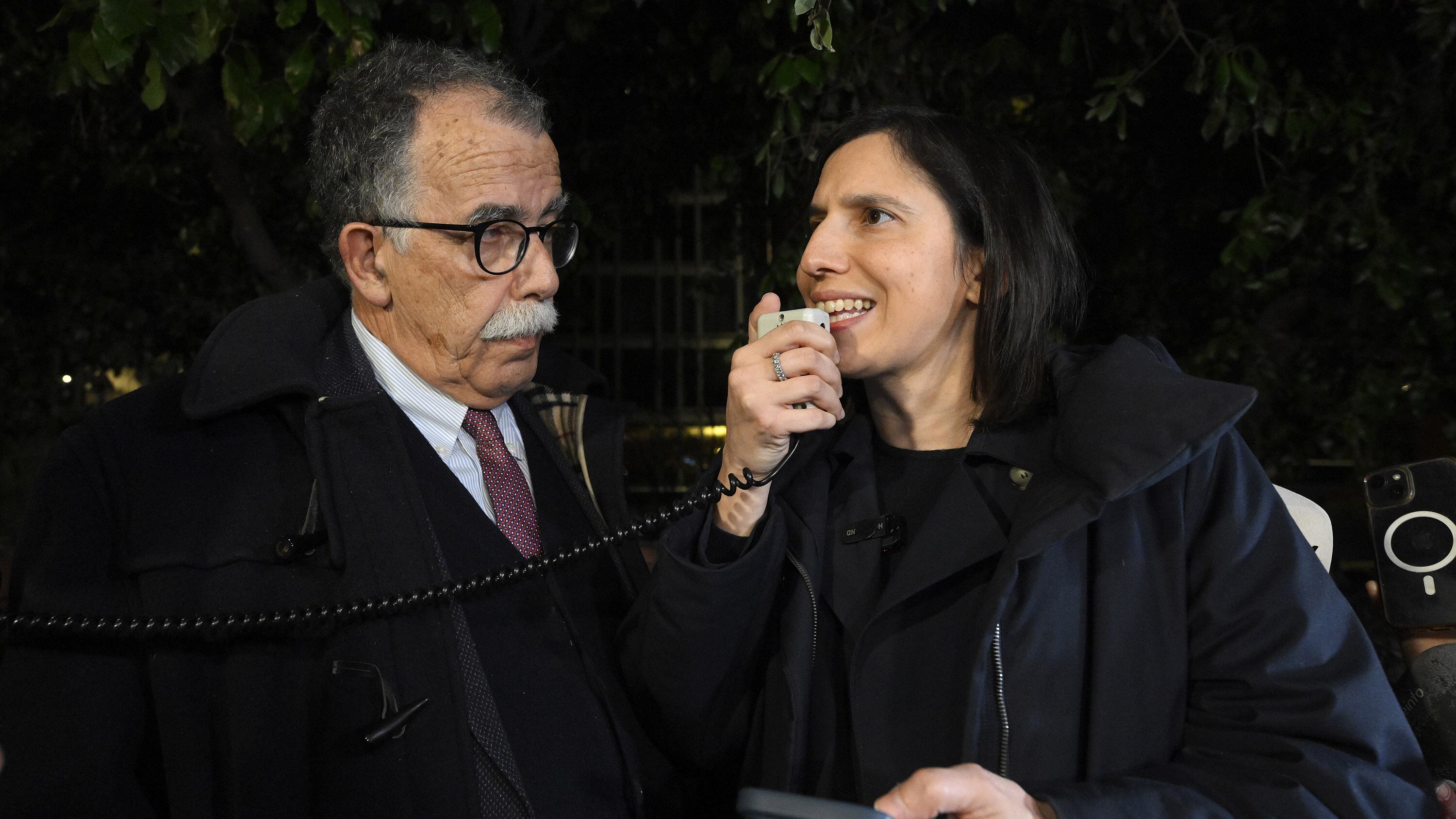 "Dal governo occupazione militare della Rai". Schlein in sit-in contro Meloni