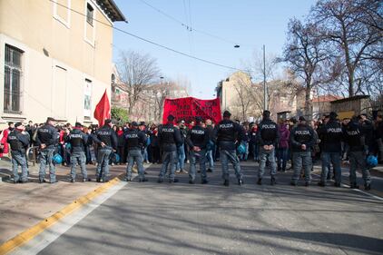 Milano: corteo studentesco in tema di immigrazione e istruzione  3