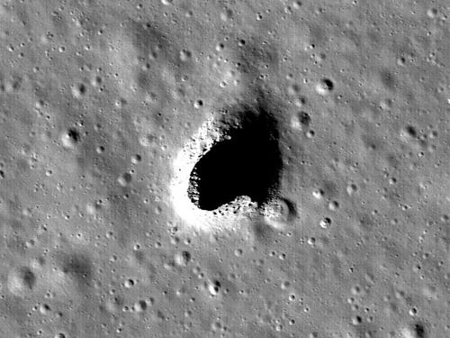 Scoperta una grotta lunare
