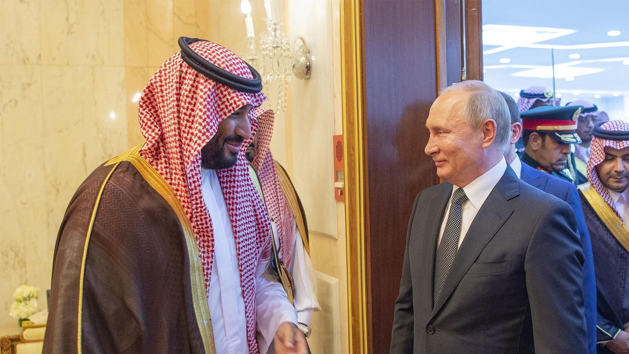 Sull'Italia la bomba petrolio innescata da Arabia e Russia