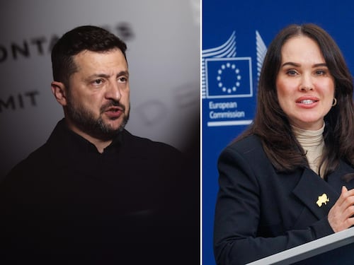 Caos anticorruzione a Kiev, voci sull’arresto di Iryna Mudra, ex vice capo dell’ufficio di Zelensky, poi la smentita: “Sono solo indagata”. Carenza carburanti in Russia, Putin ammette: “Da raid ucraini danni a economia”