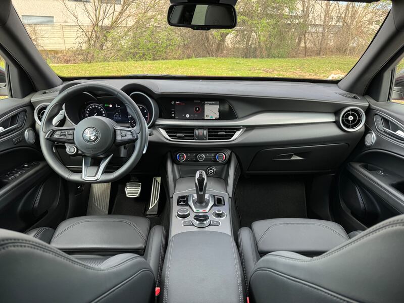 Alfa Romeo Stelvio 2024: guarda la gallery del restyling dell'amato SUV italiano 14