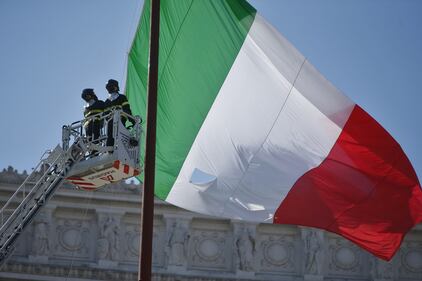 Virginia Raggi all'altare della Patria 16