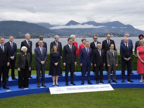 "Sostegno all'Ucraina nel 2025". L'accordo tra i ministri delle Finanze del G7