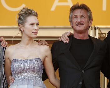 La figlia di Sean Penn gli ruba la scena a Cannes 12