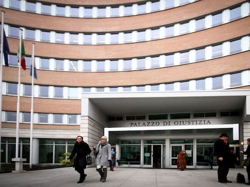Munizioni nello zaino al Tribunale di Brescia: bloccato un 30enne iracheno