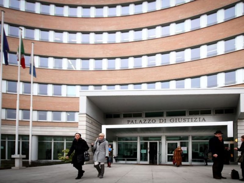 Munizioni nello zaino al Tribunale di Brescia: bloccato un 30enne iracheno