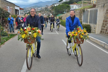 Pedalata di Amadeus sulla ciclabile e poi si pianta la mimosa 5