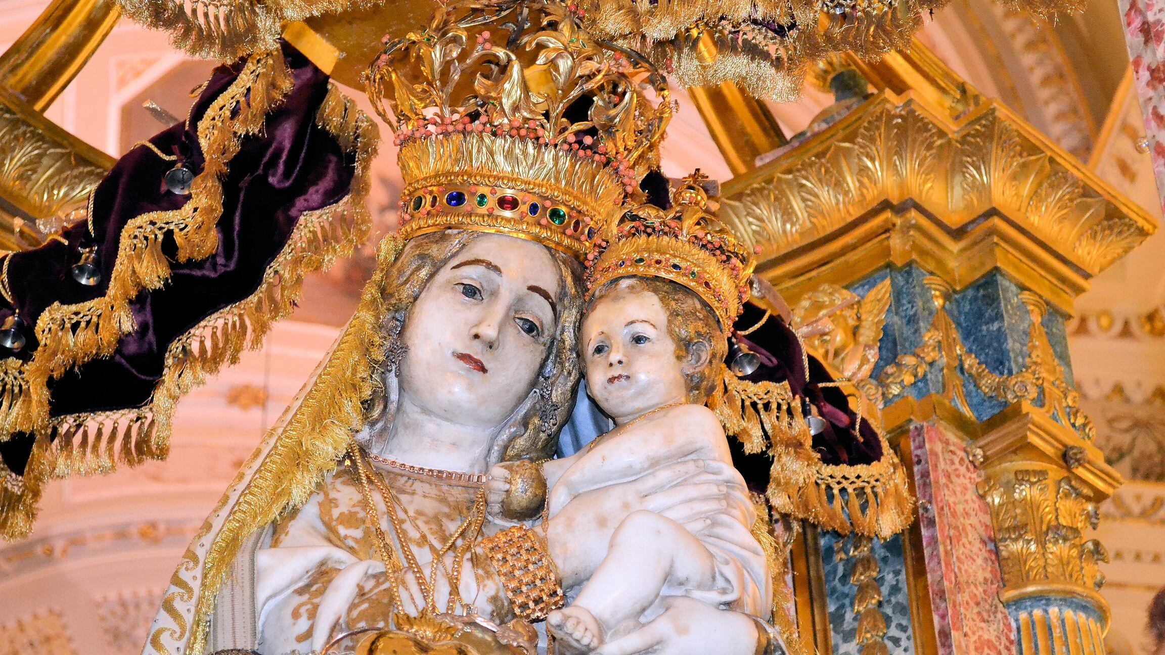 Parroco vende i gioielli d'oro della Madonna per pagare i debiti