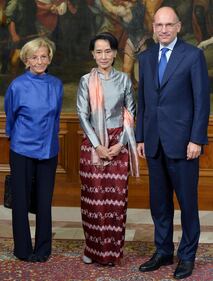 Grande accogliernza per Aung San Suu Kyi 4