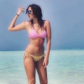 Le foto sexy di Valentina Allegri: "Partenza per Barcellona" 16