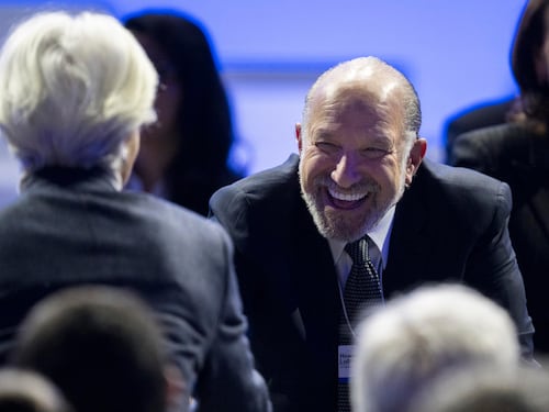 Bufera sul segretario al Commercio Usa Lutnick. E Lagarde lascia la cena