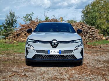 Renault Megane E-Tech Electric: guarda la gallery del crossover ibrido 4