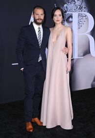 Dakota Johnson senza reggiseno per "50 Sfumature di Nero" 33