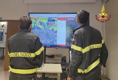 Maltempo in Emilia Romagna, Vigili del fuoco al lavoro 1