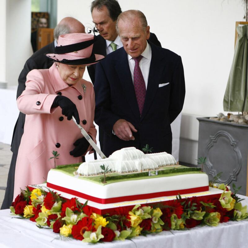 Kate Middleton ed Elisabetta II, stili a confronto 3
