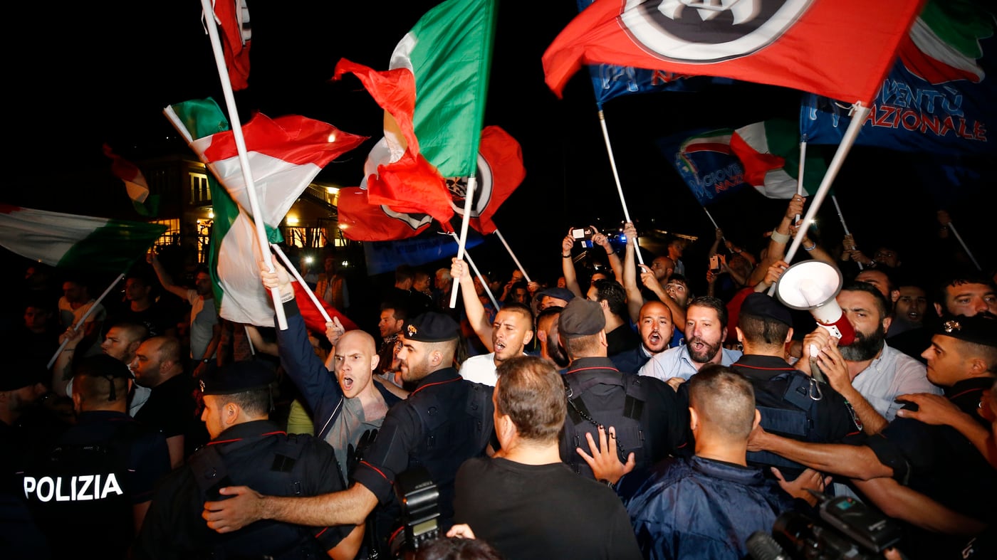 Nel quartiere Libertà Salvini non doveva andarci, scontro tra CasaPound e comunisti