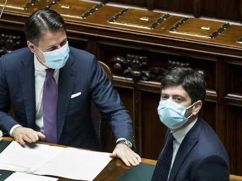 Alta tensione al governo. E Conte sui ristori si rifugia nelle promesse