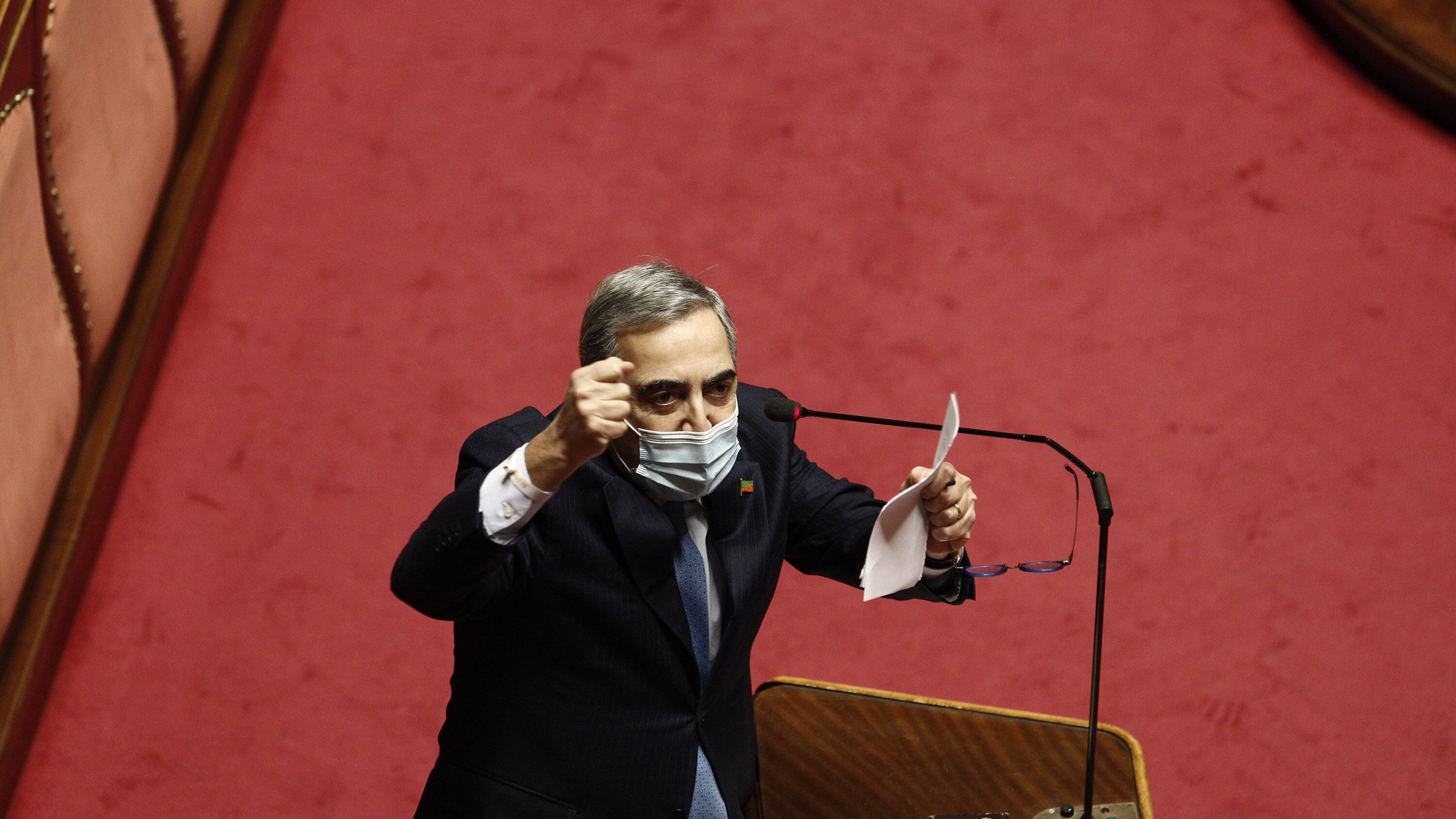 "Non alluda a Morisi". Gasparri smonta Zan: "La sua legge resta sbagliata"