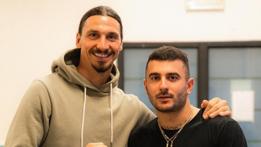 "Io mostro 2020, lui mostro 2021" La foto che scatena le polemiche