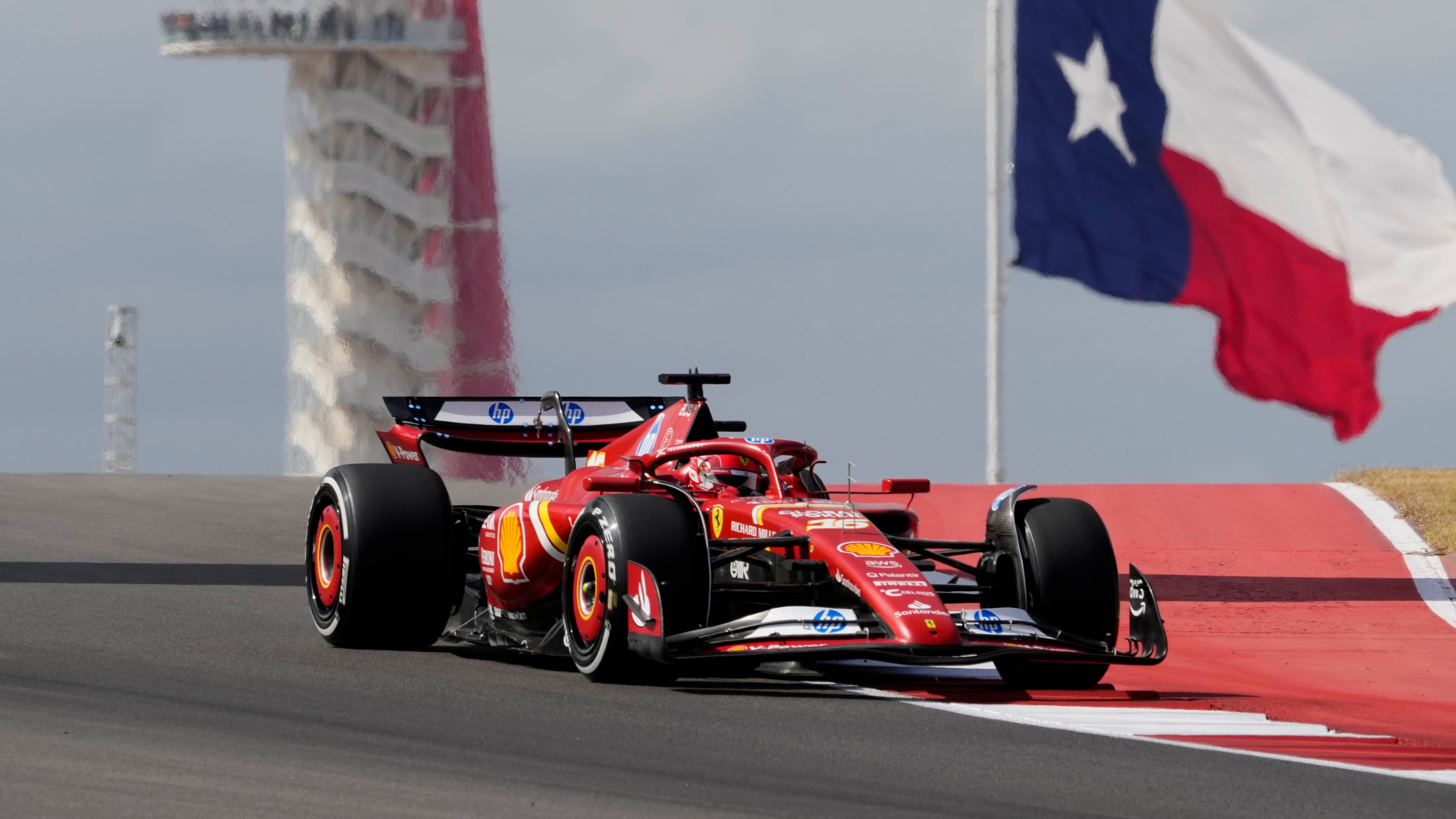 F1, Ferrari alti e bassi: Sainz e Leclerc volano nelle libere, malino nelle qualifiche sprint