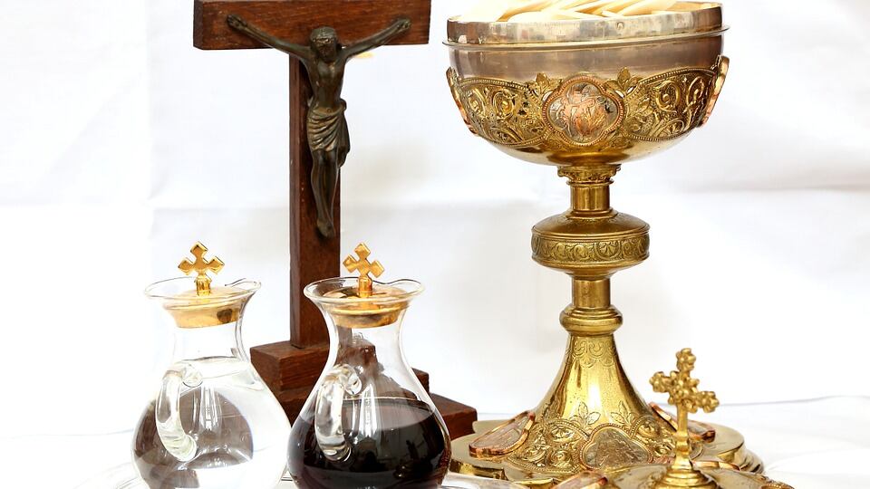 La Chiesa in "rosso": dimezzate le offerte dei fedeli