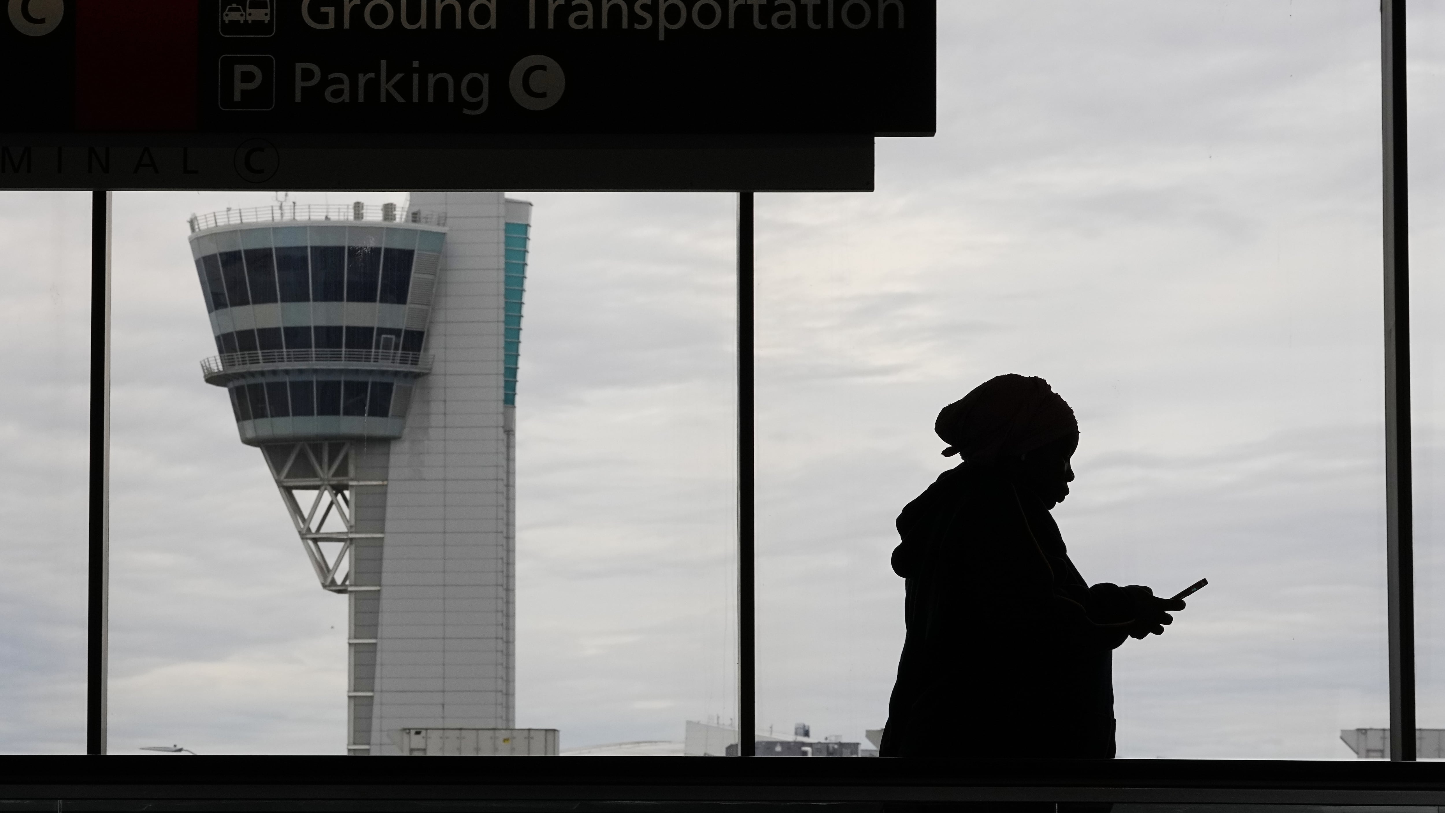 “Stato di emergenza” per 9 voli a Londra Gatwick: cosa è successo