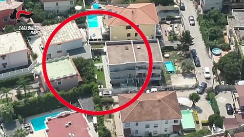 Il blitz nella villa del capo clan Luigi Cacciapuoti: le immagini 2