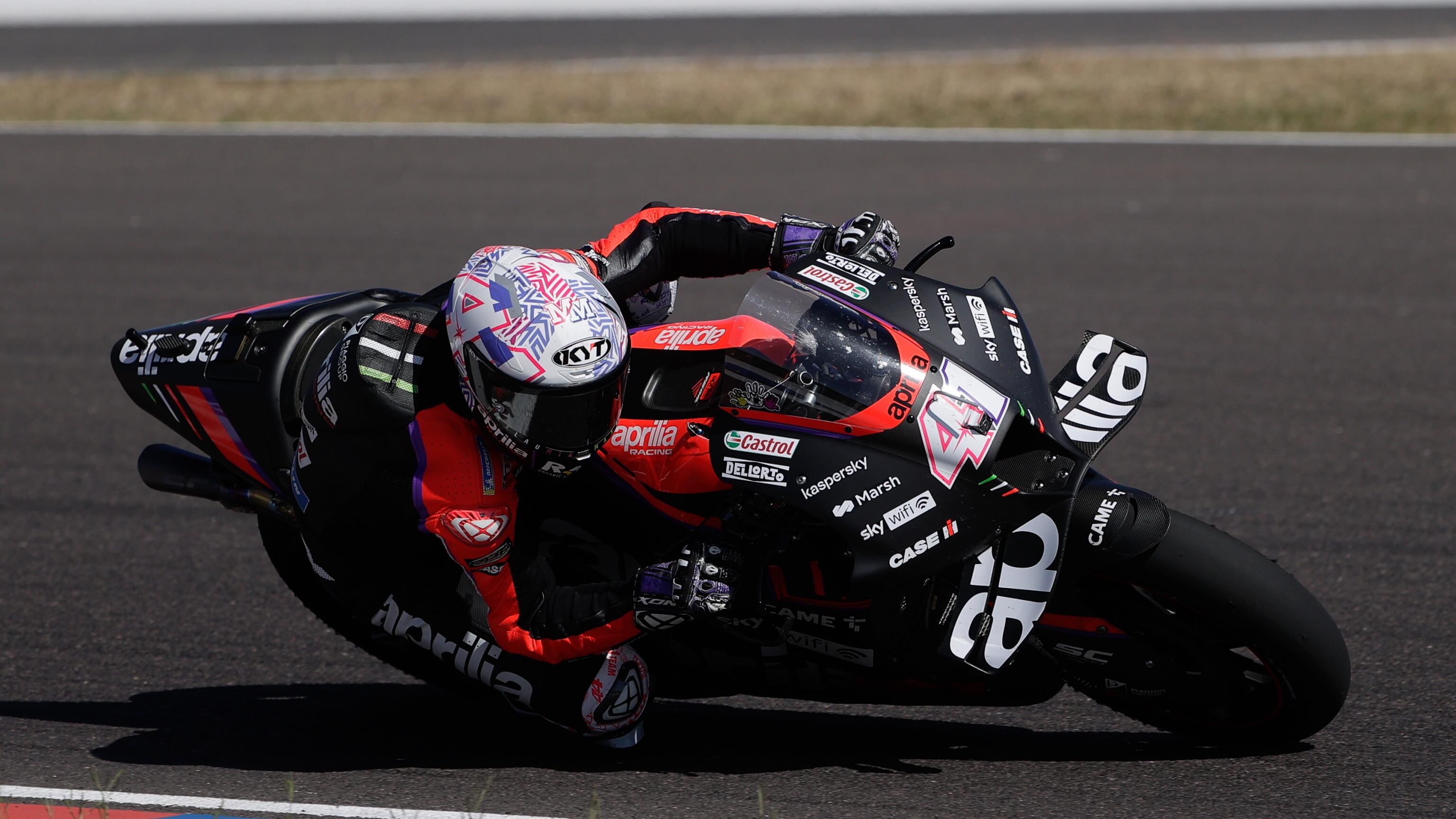 MotoGP, Espargaro trionfa a Silverstone: beffato Bagnaia all'ultimo giro