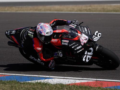 MotoGP, Espargaro trionfa a Silverstone: beffato Bagnaia all'ultimo giro