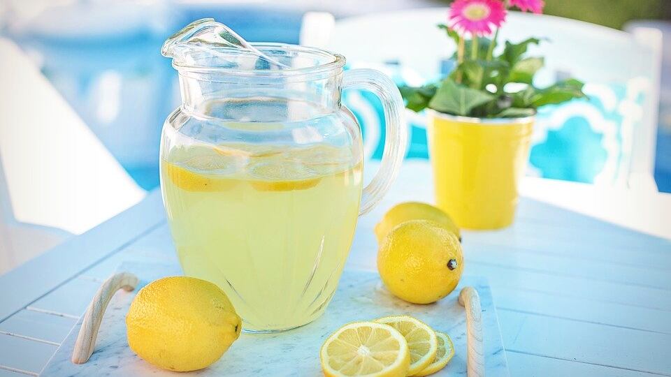 Come perdere i chili di troppo con la detox water