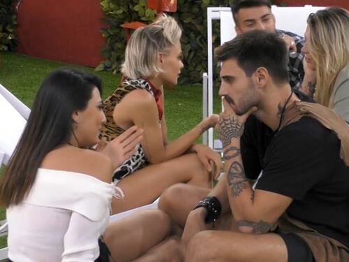 Gf Vip, scoppiano le prime passioni. Monte e la Salemi vicinissimi