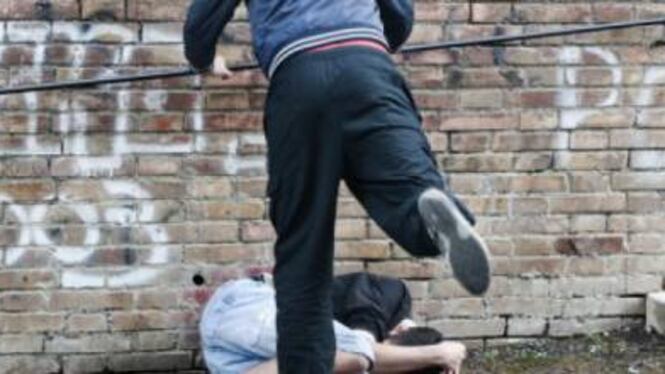 Baby gang di 30 ragazzini pesta passanti nella zona della movida
