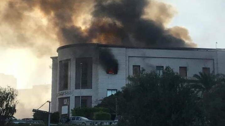 Libia, attentato a Tripoli: kamikaze contro il ministero degli Esteri