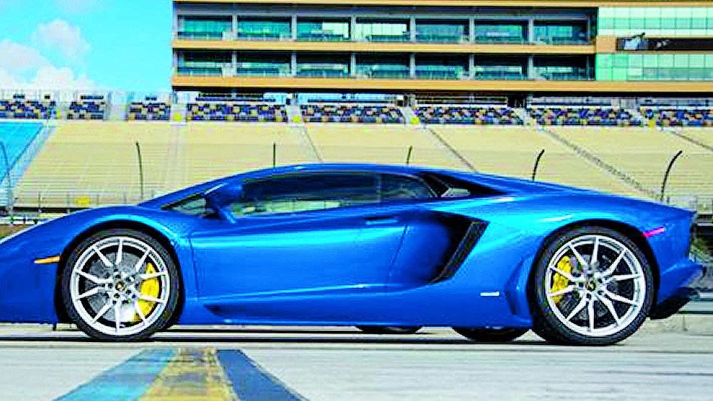 Aventador va più forte di un Boeing