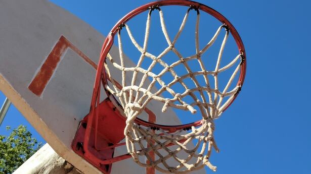 Milano, urlano "negro di m..." a un 13enne durante una partita di basket