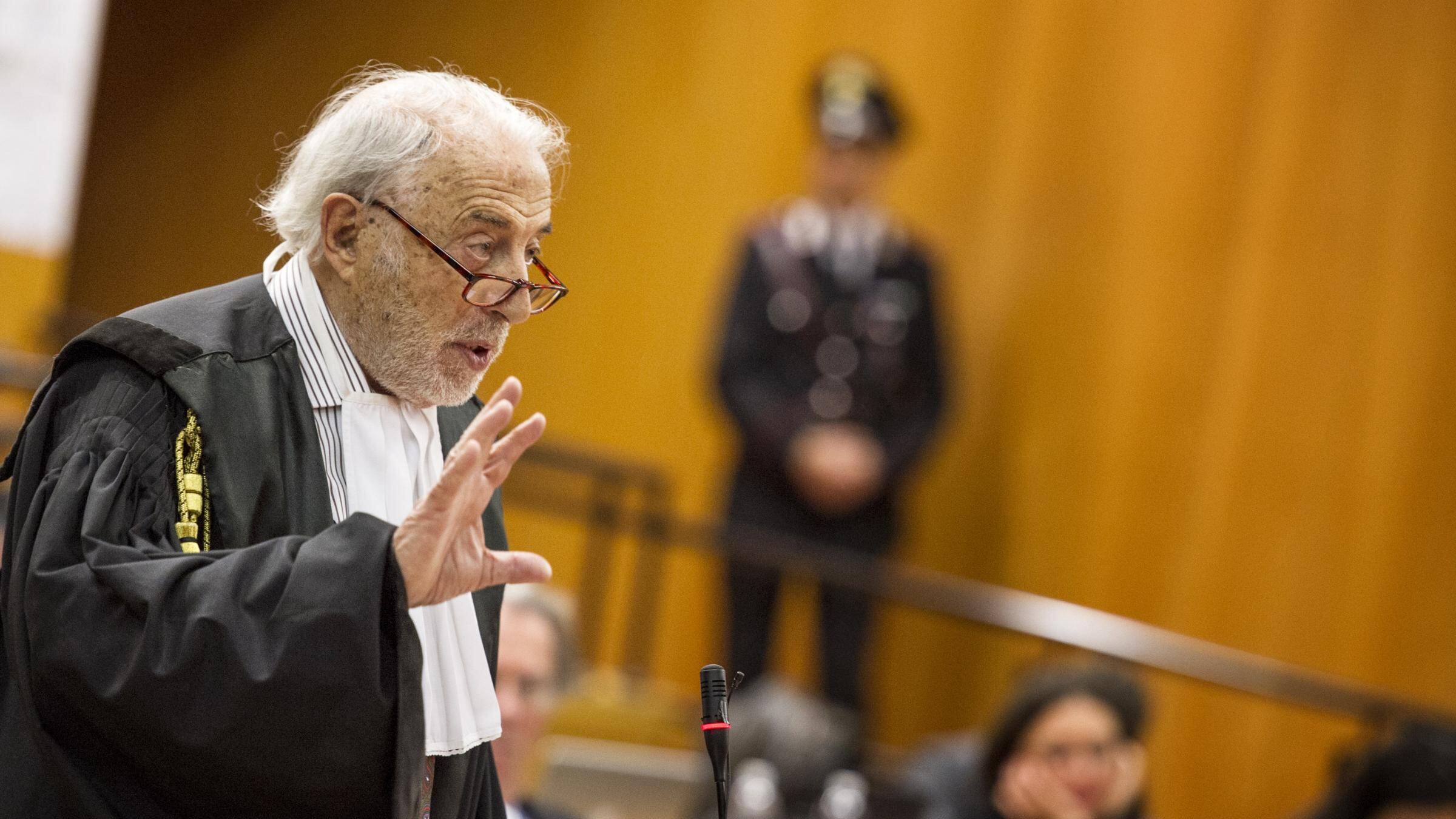 "È una guerra di potere, escono male tutti"