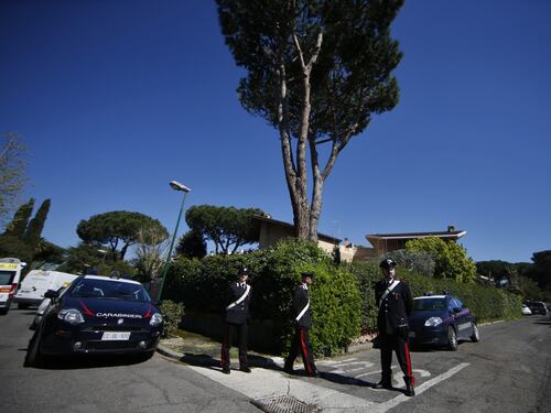 Roma, chiama il 112 e confessa l'omicidio. : "Ho ucciso mia madre"
