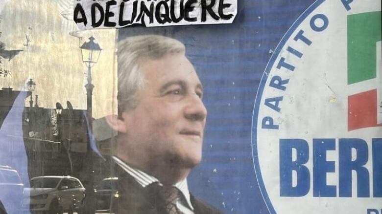 Vandalizzati manifesti di Forza Italia. Il partito: "Non ci faremo intimidire"