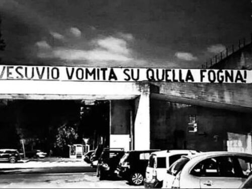 "Vesuvio vomita su...": nuovo striscione vergognoso contro Napoli