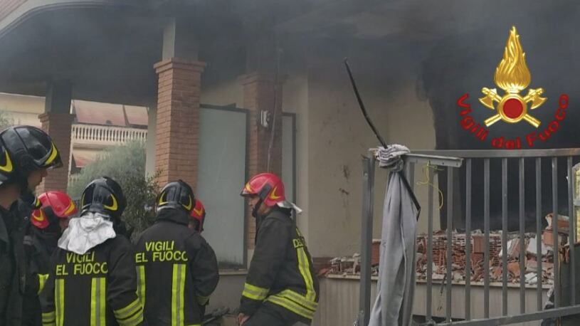 A fuoco una palazzina: ustionato un ragazzo