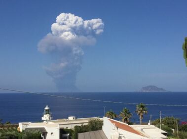 Stromboli, eruzione sull'isola 4